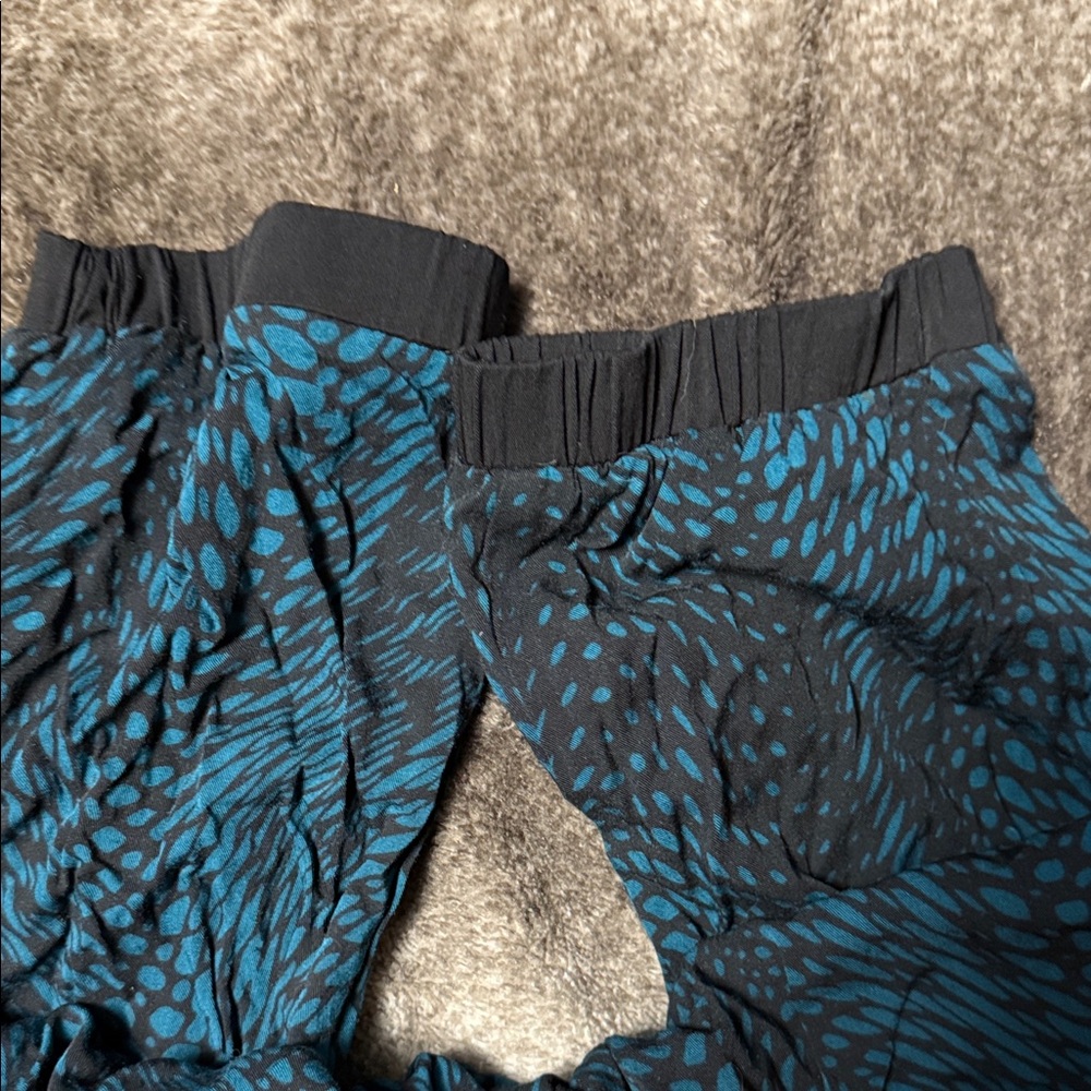 Torrid Black and Teal Patterned Pants - Picture 3 of 4
